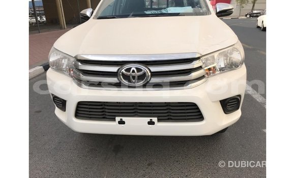 Acheter Import Voiture Toyota Hilux Blanc à Import - Dubai, Barh el Gazel Acheter Import Voiture Toyota Hilux Blanc à Import - Dubai, Barh el Gazel