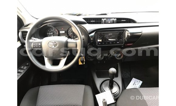 Acheter Import Voiture Toyota Hilux Blanc à Import - Dubai, Barh el Gazel Acheter Import Voiture Toyota Hilux Blanc à Import - Dubai, Barh el Gazel