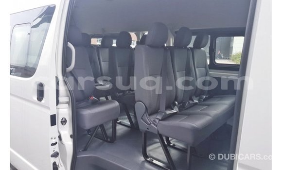 Acheter Import Voiture Toyota Hiace Blanc à Import - Dubai, Barh el Gazel Acheter Import Voiture Toyota Hiace Blanc à Import - Dubai, Barh el Gazel