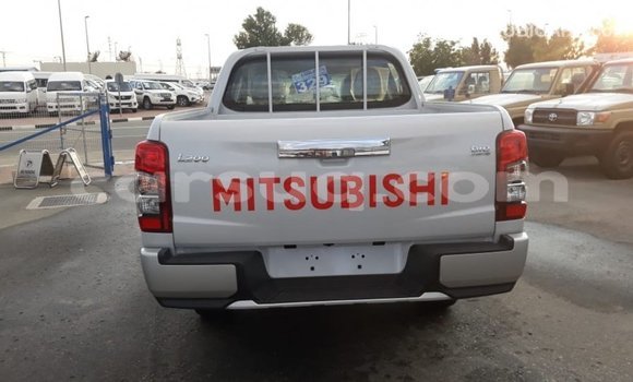 Acheter Import Voiture Mitsubishi L200 Blanc à Import - Dubai, Barh el Gazel Acheter Import Voiture Mitsubishi L200 Blanc à Import - Dubai, Barh el Gazel