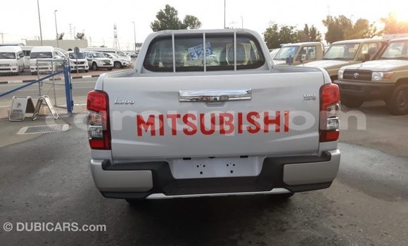 Acheter Import Voiture Mitsubishi L200 Blanc à Import - Dubai, Barh el Gazel Acheter Import Voiture Mitsubishi L200 Blanc à Import - Dubai, Barh el Gazel
