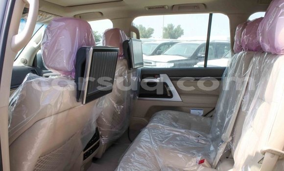 Buy Import Toyota Land Cruiser White Car in Import - Dubai in Barh el Gazel Buy Import Toyota Land Cruiser White Car in Import - Dubai in Barh el Gazel