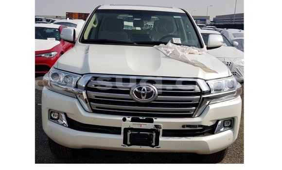 Buy Import Toyota Land Cruiser White Car in Import - Dubai in Barh el Gazel Buy Import Toyota Land Cruiser White Car in Import - Dubai in Barh el Gazel