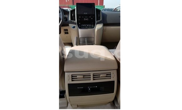 Buy Import Toyota Land Cruiser White Car in Import - Dubai in Barh el Gazel Buy Import Toyota Land Cruiser White Car in Import - Dubai in Barh el Gazel