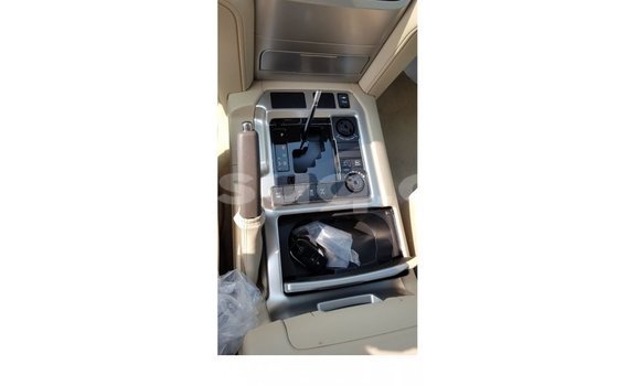 Buy Import Toyota Land Cruiser White Car in Import - Dubai in Barh el Gazel Buy Import Toyota Land Cruiser White Car in Import - Dubai in Barh el Gazel