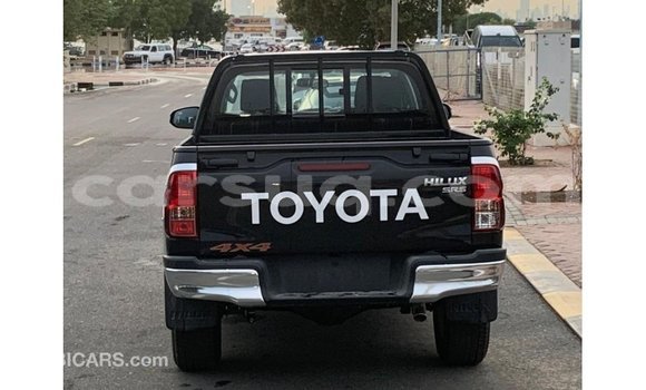 Acheter Import Voiture Toyota Hilux Noir à Import - Dubai, Barh el Gazel Acheter Import Voiture Toyota Hilux Noir à Import - Dubai, Barh el Gazel