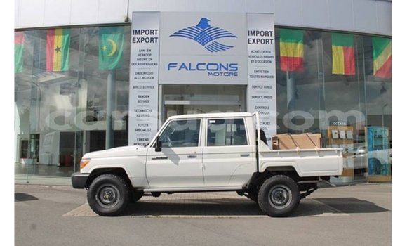 Acheter Import Voiture Toyota Land Cruiser Blanc à Import - Dubai, Barh el Gazel Acheter Import Voiture Toyota Land Cruiser Blanc à Import - Dubai, Barh el Gazel