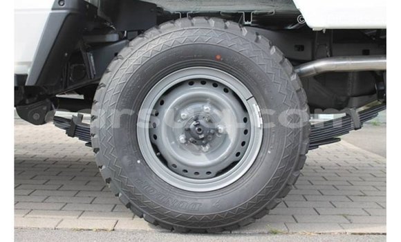 Acheter Import Voiture Toyota Land Cruiser Blanc à Import - Dubai, Barh el Gazel Acheter Import Voiture Toyota Land Cruiser Blanc à Import - Dubai, Barh el Gazel