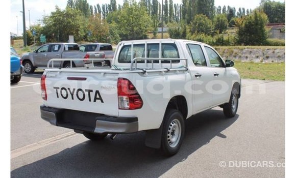 Acheter Import Voiture Toyota Hilux Blanc à Import - Dubai, Barh el Gazel Acheter Import Voiture Toyota Hilux Blanc à Import - Dubai, Barh el Gazel