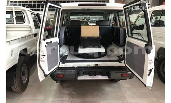 Buy Import Toyota Land Cruiser White Car in Import - Dubai in Barh el Gazel Buy Import Toyota Land Cruiser White Car in Import - Dubai in Barh el Gazel
