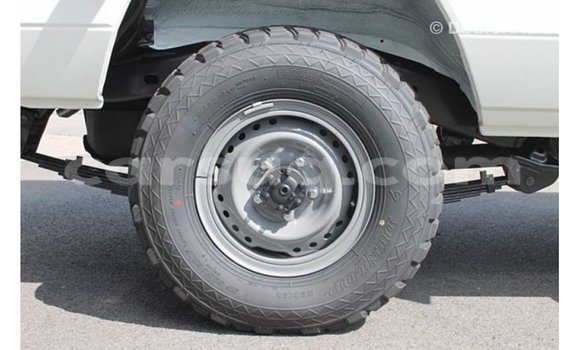 Buy Import Toyota Land Cruiser White Car in Import - Dubai in Barh el Gazel Buy Import Toyota Land Cruiser White Car in Import - Dubai in Barh el Gazel