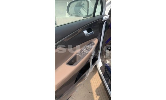 Buy Import Hyundai Santa Fe White Car in Import - Dubai in Barh el Gazel Buy Import Hyundai Santa Fe White Car in Import - Dubai in Barh el Gazel