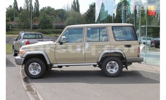 Buy Import Toyota Land Cruiser Beige Car in Import - Dubai in Barh el Gazel Buy Import Toyota Land Cruiser Beige Car in Import - Dubai in Barh el Gazel