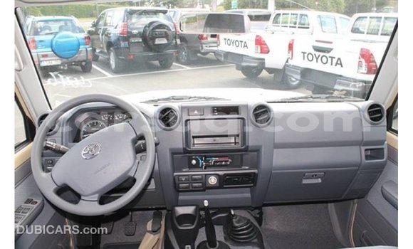 Buy Import Toyota Land Cruiser Beige Car in Import - Dubai in Barh el Gazel Buy Import Toyota Land Cruiser Beige Car in Import - Dubai in Barh el Gazel