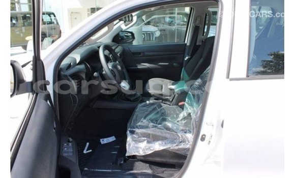 Acheter Import Voiture Toyota Hilux Blanc à Import - Dubai, Barh el Gazel Acheter Import Voiture Toyota Hilux Blanc à Import - Dubai, Barh el Gazel