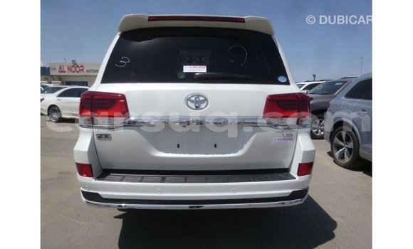 Acheter Import Voiture Toyota Land Cruiser Blanc à Import - Dubai, Barh el Gazel Acheter Import Voiture Toyota Land Cruiser Blanc à Import - Dubai, Barh el Gazel