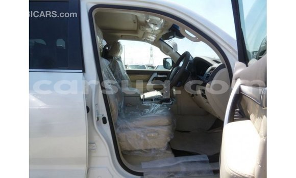 Acheter Import Voiture Toyota Land Cruiser Blanc à Import - Dubai, Barh el Gazel Acheter Import Voiture Toyota Land Cruiser Blanc à Import - Dubai, Barh el Gazel