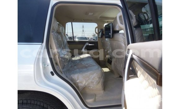 Acheter Import Voiture Toyota Land Cruiser Blanc à Import - Dubai, Barh el Gazel Acheter Import Voiture Toyota Land Cruiser Blanc à Import - Dubai, Barh el Gazel