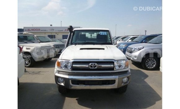 Acheter Import Voiture Toyota Land Cruiser Blanc à Import - Dubai, Barh el Gazel Acheter Import Voiture Toyota Land Cruiser Blanc à Import - Dubai, Barh el Gazel