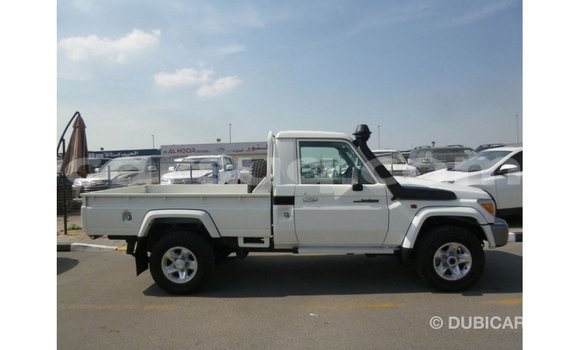 Acheter Import Voiture Toyota Land Cruiser Blanc à Import - Dubai, Barh el Gazel Acheter Import Voiture Toyota Land Cruiser Blanc à Import - Dubai, Barh el Gazel
