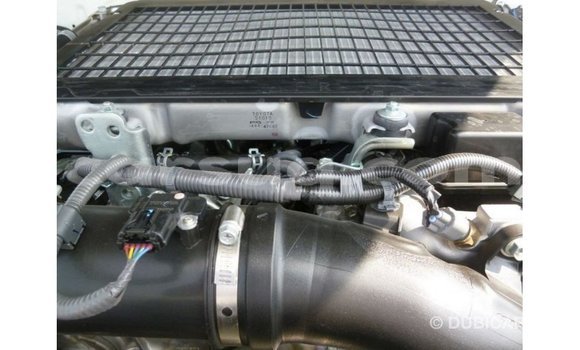 Acheter Import Voiture Toyota Land Cruiser Blanc à Import - Dubai, Barh el Gazel Acheter Import Voiture Toyota Land Cruiser Blanc à Import - Dubai, Barh el Gazel