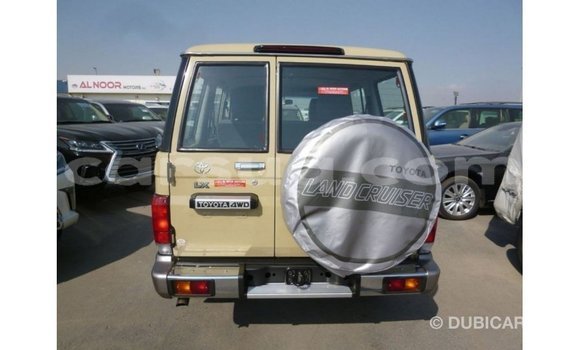 Acheter Import Voiture Toyota Land Cruiser Beige à Import - Dubai, Barh el Gazel Acheter Import Voiture Toyota Land Cruiser Beige à Import - Dubai, Barh el Gazel