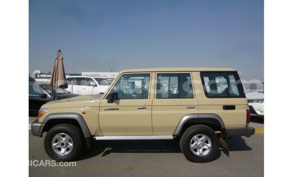 Acheter Import Voiture Toyota Land Cruiser Beige à Import - Dubai, Barh el Gazel Acheter Import Voiture Toyota Land Cruiser Beige à Import - Dubai, Barh el Gazel