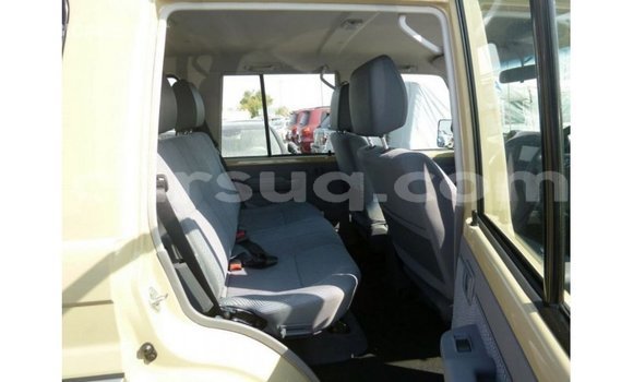 Acheter Import Voiture Toyota Land Cruiser Beige à Import - Dubai, Barh el Gazel Acheter Import Voiture Toyota Land Cruiser Beige à Import - Dubai, Barh el Gazel