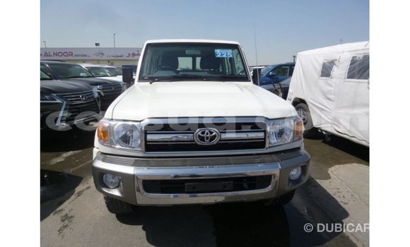 Acheter Import Voiture Toyota Land Cruiser Blanc à Import - Dubai, Barh el Gazel Acheter Import Voiture Toyota Land Cruiser Blanc à Import - Dubai, Barh el Gazel