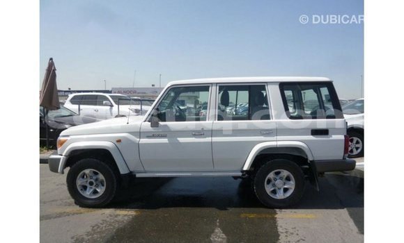 Acheter Import Voiture Toyota Land Cruiser Blanc à Import - Dubai, Barh el Gazel Acheter Import Voiture Toyota Land Cruiser Blanc à Import - Dubai, Barh el Gazel