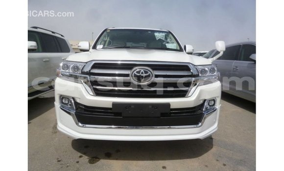 Acheter Import Voiture Toyota Land Cruiser Blanc à Import - Dubai, Barh el Gazel Acheter Import Voiture Toyota Land Cruiser Blanc à Import - Dubai, Barh el Gazel