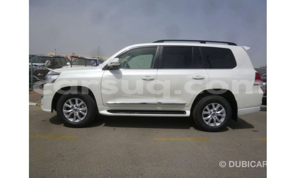 Acheter Import Voiture Toyota Land Cruiser Blanc à Import - Dubai, Barh el Gazel Acheter Import Voiture Toyota Land Cruiser Blanc à Import - Dubai, Barh el Gazel