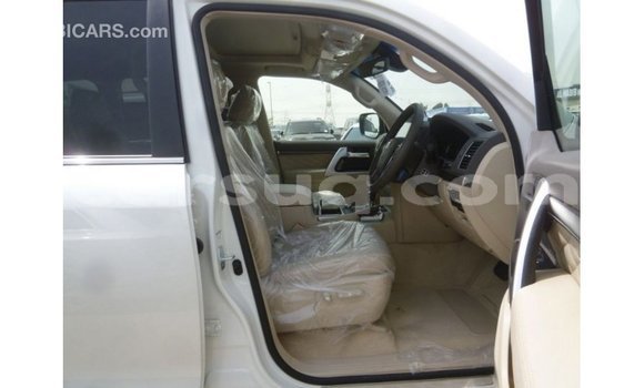Acheter Import Voiture Toyota Land Cruiser Blanc à Import - Dubai, Barh el Gazel Acheter Import Voiture Toyota Land Cruiser Blanc à Import - Dubai, Barh el Gazel
