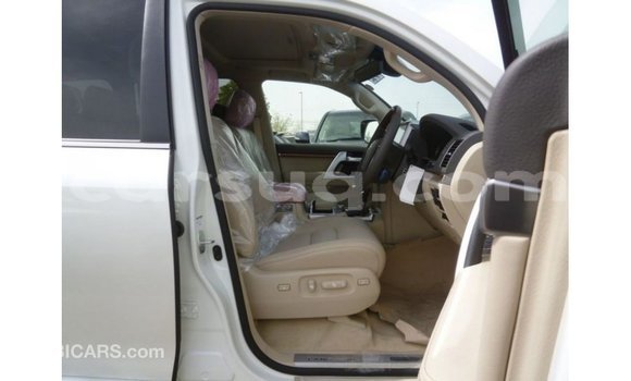 Acheter Import Voiture Toyota Land Cruiser Blanc à Import - Dubai, Barh el Gazel Acheter Import Voiture Toyota Land Cruiser Blanc à Import - Dubai, Barh el Gazel