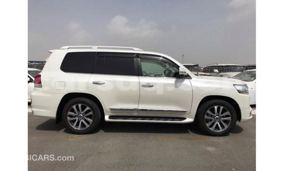 Acheter Import Voiture Toyota Land Cruiser Blanc à Import - Dubai, Barh el Gazel Acheter Import Voiture Toyota Land Cruiser Blanc à Import - Dubai, Barh el Gazel