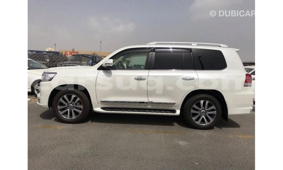 Acheter Import Voiture Toyota Land Cruiser Blanc à Import - Dubai, Barh el Gazel Acheter Import Voiture Toyota Land Cruiser Blanc à Import - Dubai, Barh el Gazel