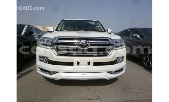 Acheter Import Voiture Toyota Land Cruiser Blanc à Import - Dubai, Barh el Gazel Acheter Import Voiture Toyota Land Cruiser Blanc à Import - Dubai, Barh el Gazel