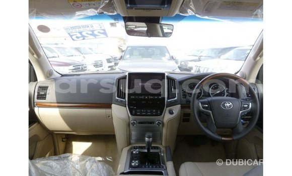Acheter Import Voiture Toyota Land Cruiser Blanc à Import - Dubai, Barh el Gazel Acheter Import Voiture Toyota Land Cruiser Blanc à Import - Dubai, Barh el Gazel