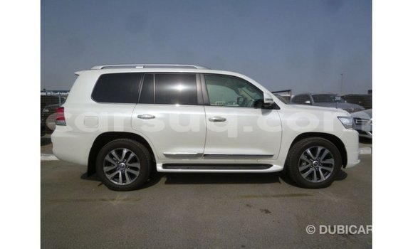 Acheter Import Voiture Toyota Land Cruiser Blanc à Import - Dubai, Barh el Gazel Acheter Import Voiture Toyota Land Cruiser Blanc à Import - Dubai, Barh el Gazel