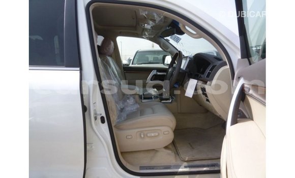 Acheter Import Voiture Toyota Land Cruiser Blanc à Import - Dubai, Barh el Gazel Acheter Import Voiture Toyota Land Cruiser Blanc à Import - Dubai, Barh el Gazel