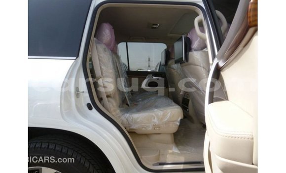 Acheter Import Voiture Toyota Land Cruiser Blanc à Import - Dubai, Barh el Gazel Acheter Import Voiture Toyota Land Cruiser Blanc à Import - Dubai, Barh el Gazel