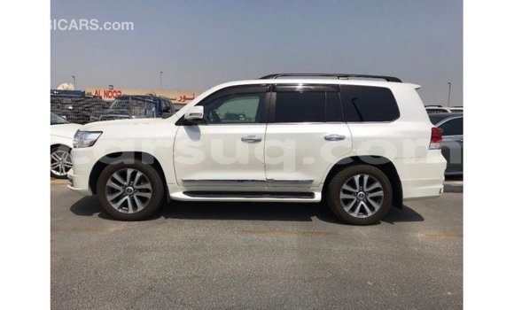 Acheter Import Voiture Toyota Land Cruiser Blanc à Import - Dubai, Barh el Gazel Acheter Import Voiture Toyota Land Cruiser Blanc à Import - Dubai, Barh el Gazel