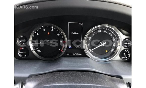 Acheter Import Voiture Toyota Land Cruiser Blanc à Import - Dubai, Barh el Gazel Acheter Import Voiture Toyota Land Cruiser Blanc à Import - Dubai, Barh el Gazel