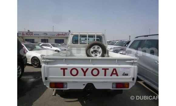 Acheter Import Voiture Toyota Land Cruiser Blanc à Import - Dubai, Barh el Gazel Acheter Import Voiture Toyota Land Cruiser Blanc à Import - Dubai, Barh el Gazel