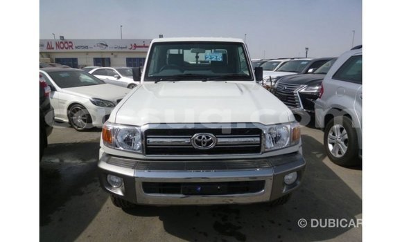 Acheter Import Voiture Toyota Land Cruiser Blanc à Import - Dubai, Barh el Gazel Acheter Import Voiture Toyota Land Cruiser Blanc à Import - Dubai, Barh el Gazel
