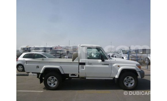 Acheter Import Voiture Toyota Land Cruiser Blanc à Import - Dubai, Barh el Gazel Acheter Import Voiture Toyota Land Cruiser Blanc à Import - Dubai, Barh el Gazel