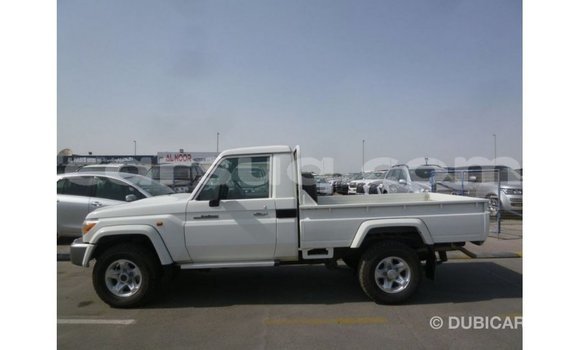 Acheter Import Voiture Toyota Land Cruiser Blanc à Import - Dubai, Barh el Gazel Acheter Import Voiture Toyota Land Cruiser Blanc à Import - Dubai, Barh el Gazel