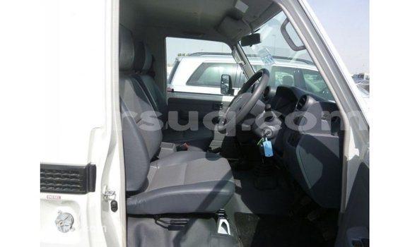 Acheter Import Voiture Toyota Land Cruiser Blanc à Import - Dubai, Barh el Gazel Acheter Import Voiture Toyota Land Cruiser Blanc à Import - Dubai, Barh el Gazel