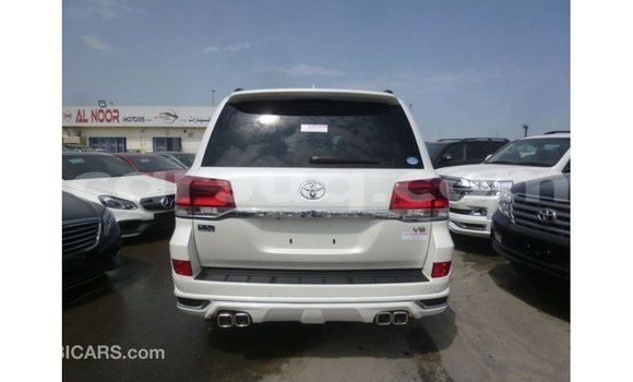 Acheter Import Voiture Toyota Land Cruiser Blanc à Import - Dubai, Barh el Gazel Acheter Import Voiture Toyota Land Cruiser Blanc à Import - Dubai, Barh el Gazel