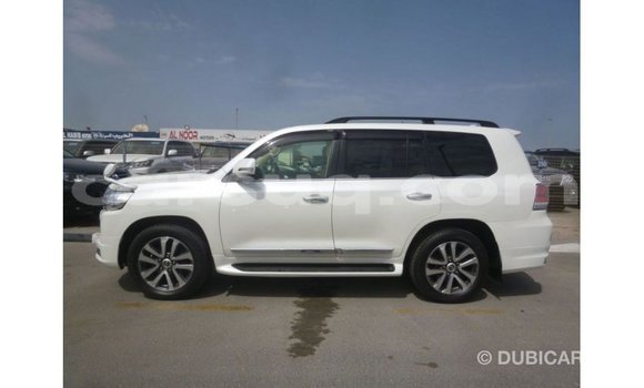 Acheter Import Voiture Toyota Land Cruiser Blanc à Import - Dubai, Barh el Gazel Acheter Import Voiture Toyota Land Cruiser Blanc à Import - Dubai, Barh el Gazel